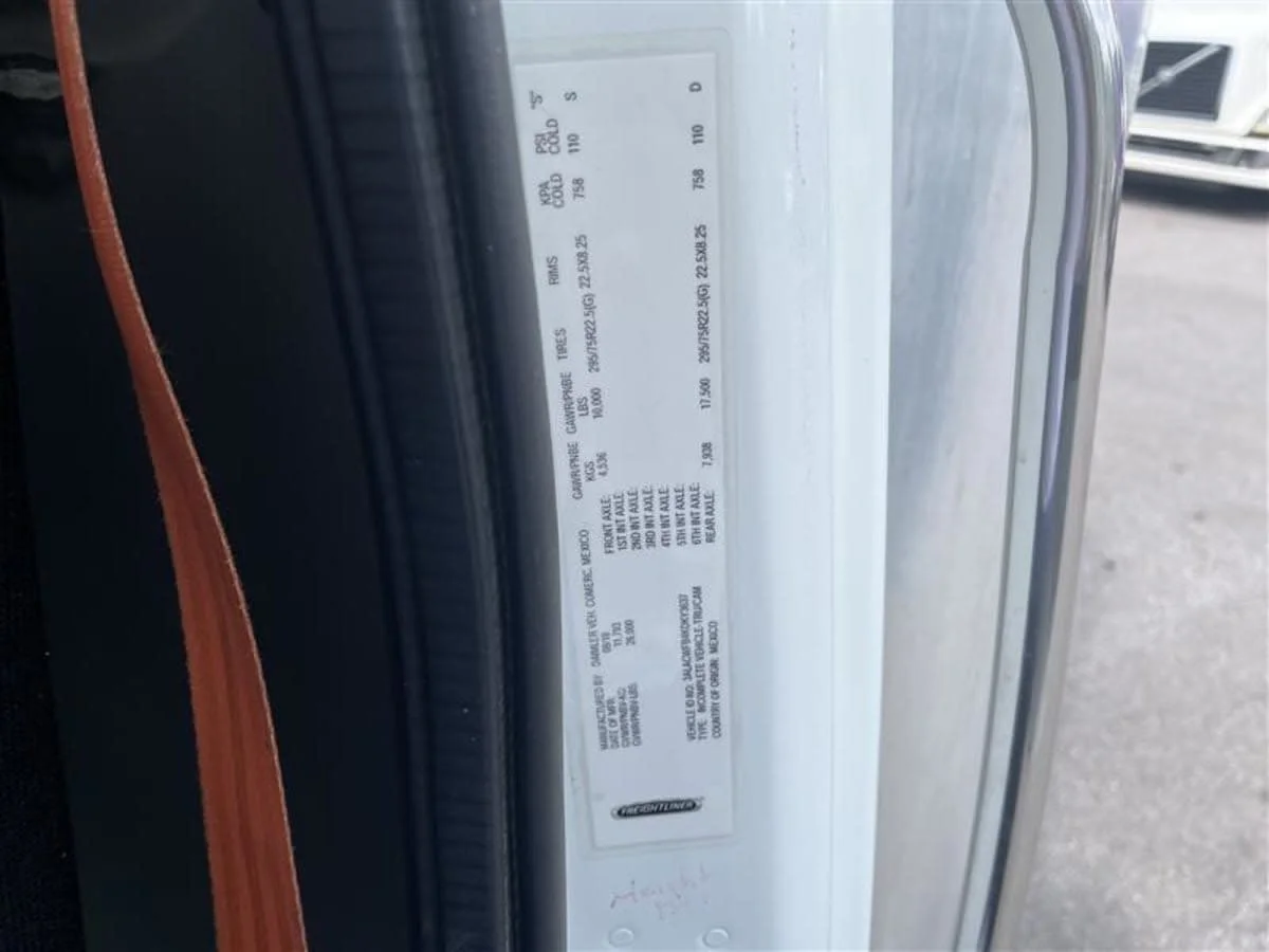 2019 Freightliner M2 106 - image 11