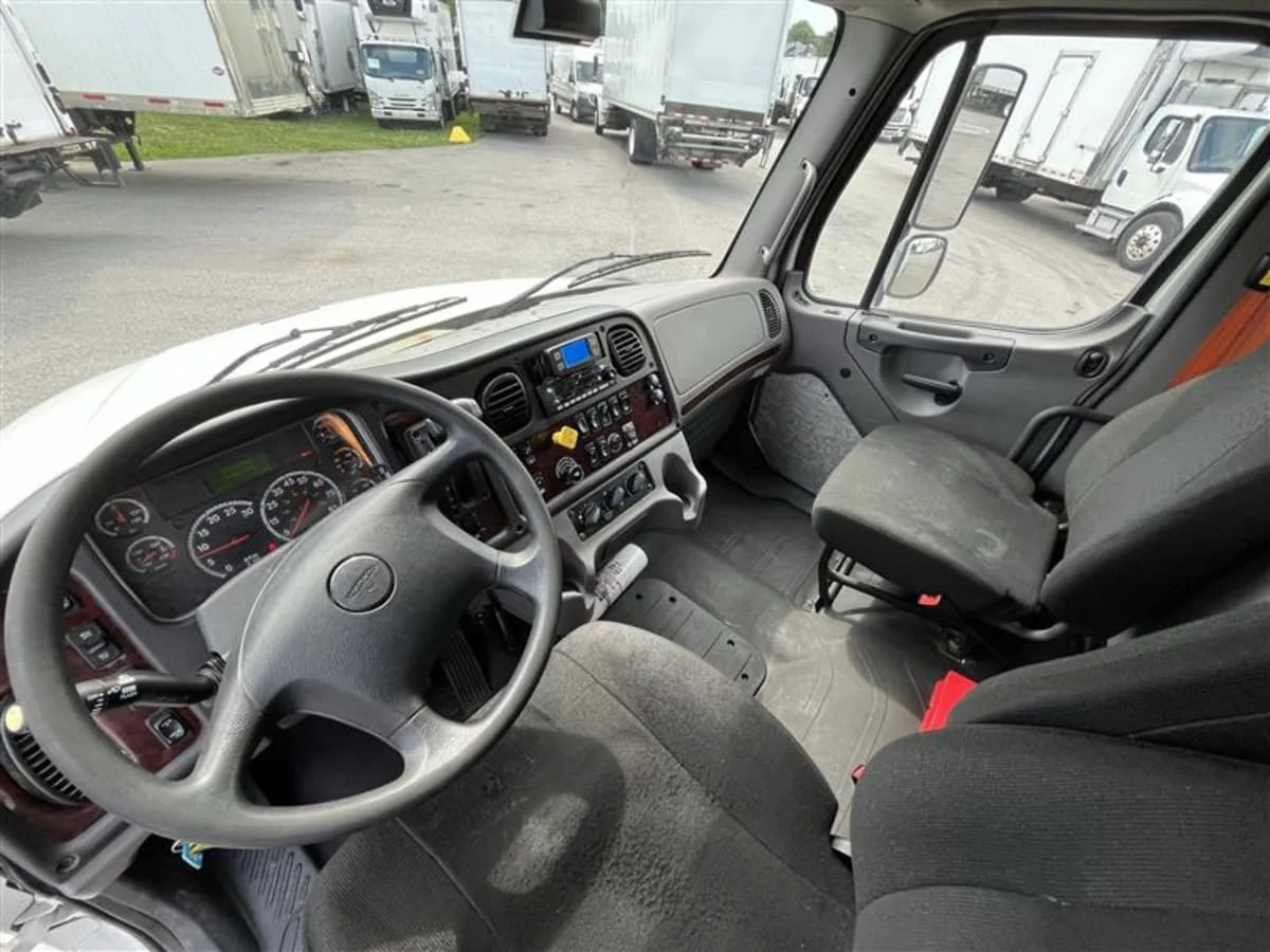 2019 Freightliner M2 106 - image 7