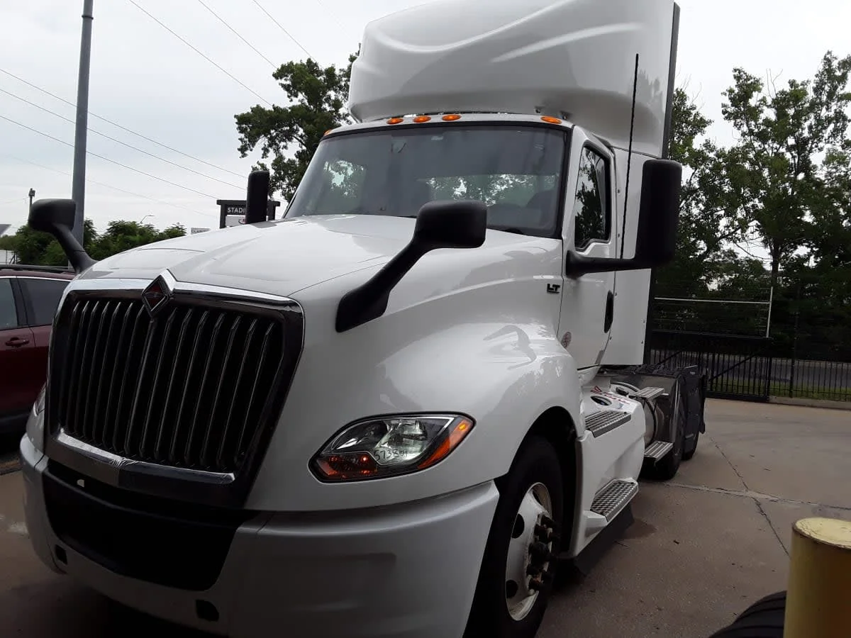 2022 International LT in Kansas City, MO — photo 9
