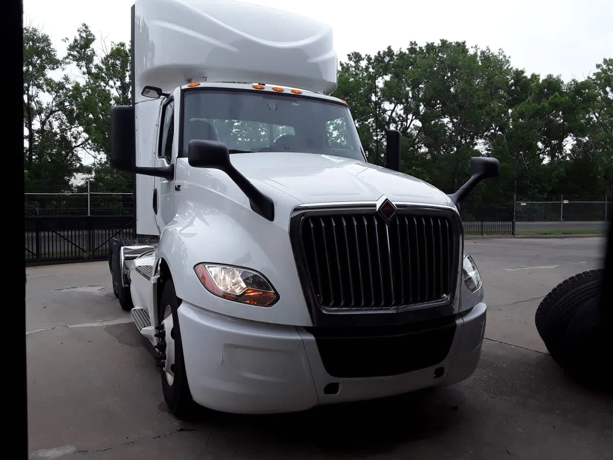 2022 International LT in Kansas City, MO — photo 3