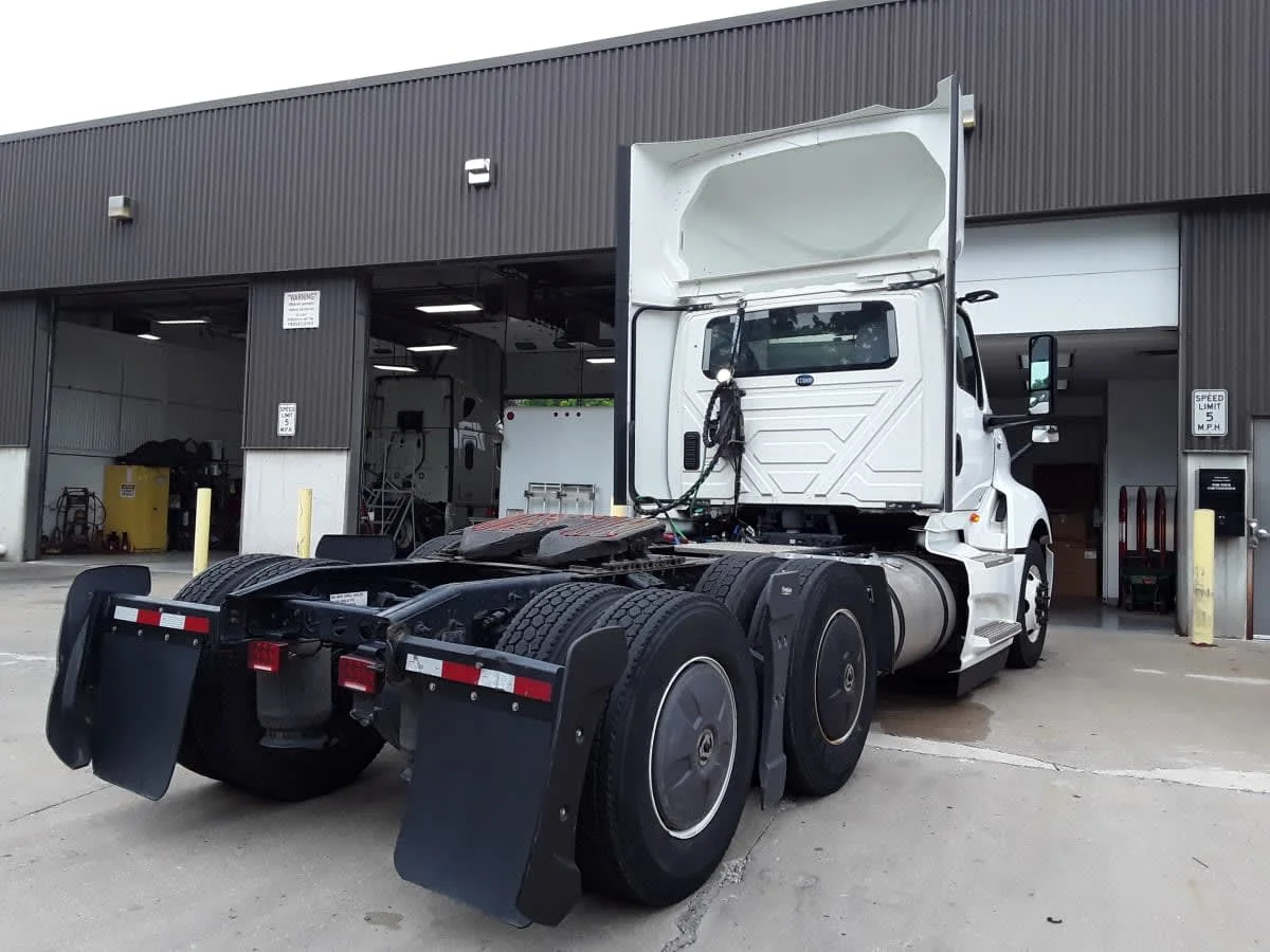2022 International LT in Kansas City, MO — photo 4