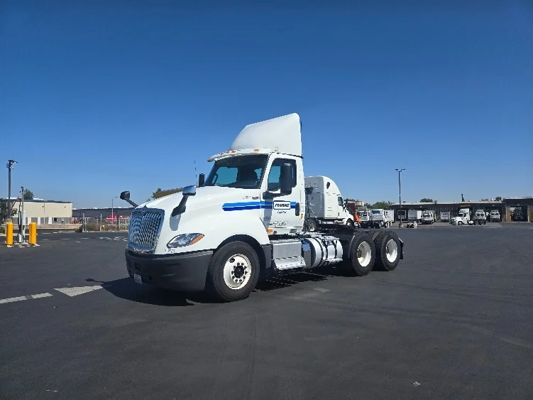 2019 International LT in Stockton, CA — photo 3
