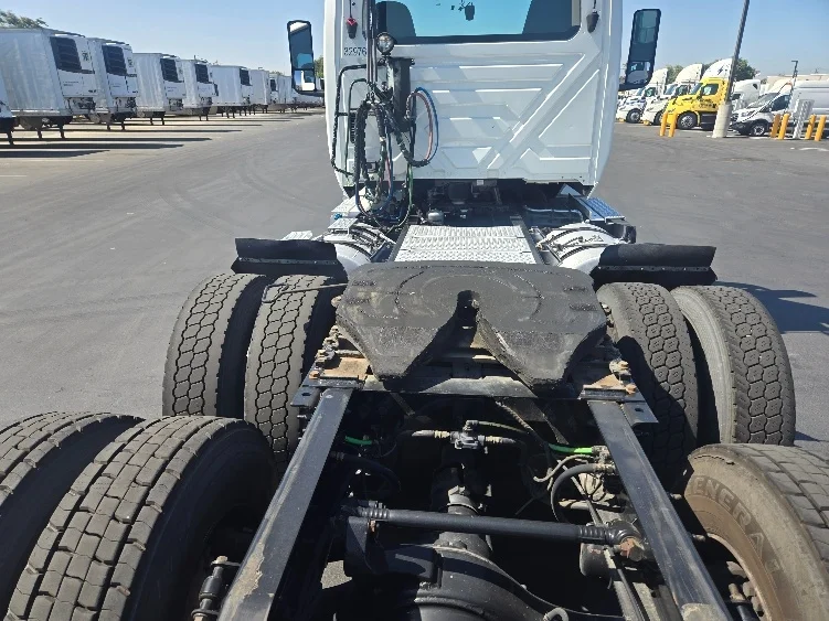 2019 International LT in Stockton, CA — photo 6