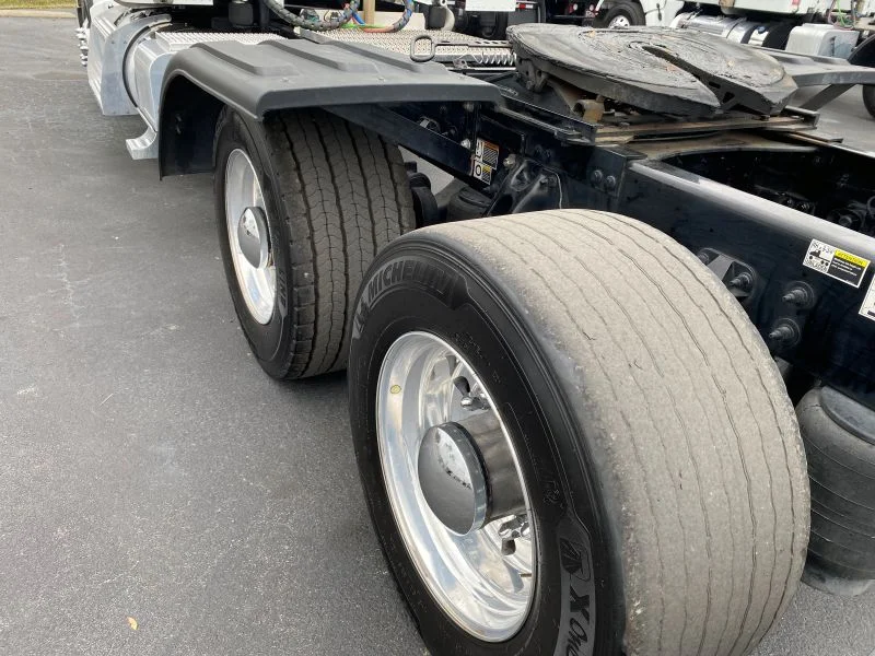 2025 Peterbilt 567 - image 14