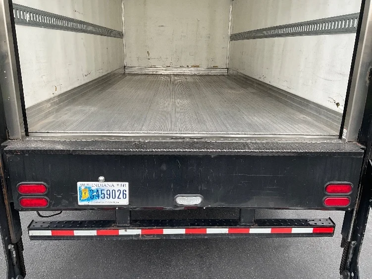 2021 Isuzu NRR - image 10