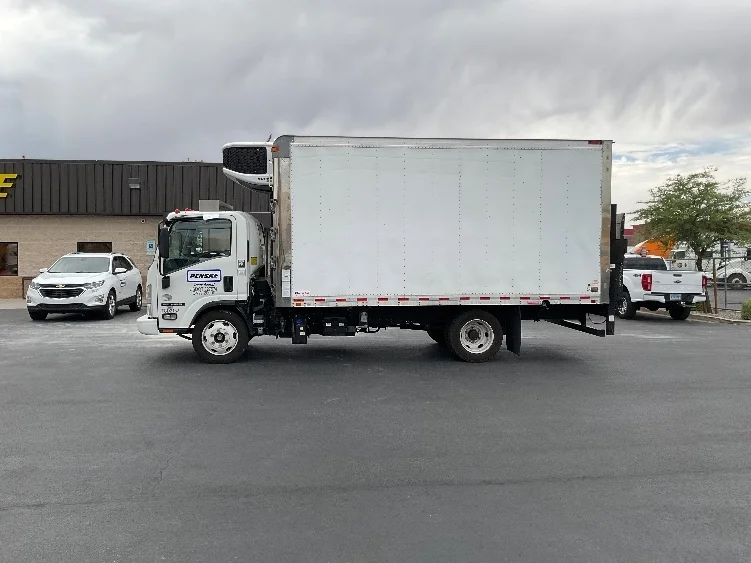 2021 Isuzu NRR - image 4