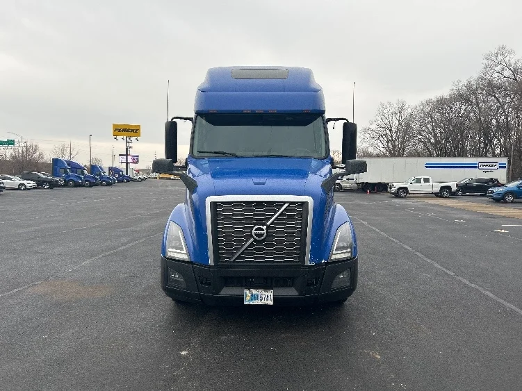 2020 Volvo VNL 760 - image 2