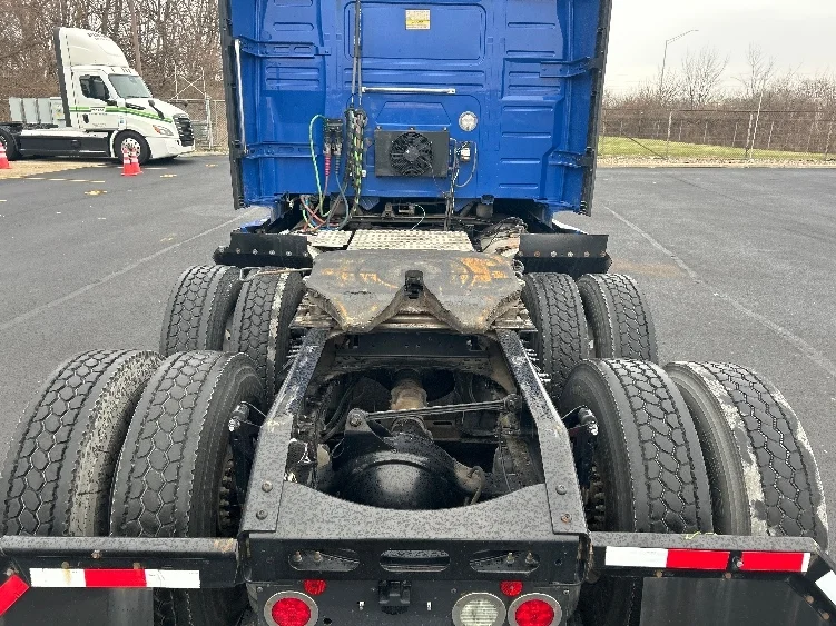 2020 Volvo VNL 760 - image 6