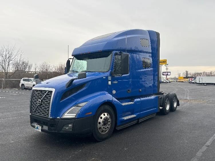 2020 Volvo VNL 760 - image 3