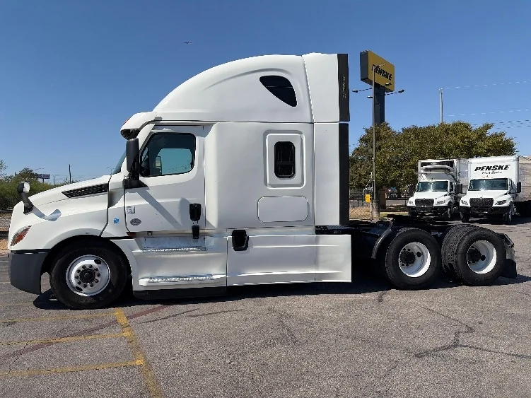 2022 Freightliner Cascadia - image 4