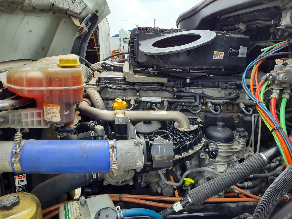 2020 Freightliner Cascadia - image 8