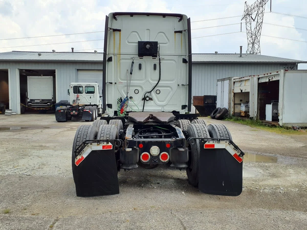 2020 Freightliner Cascadia - image 5