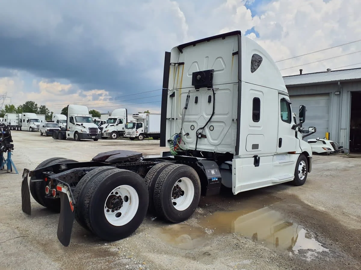 2020 Freightliner Cascadia - image 4