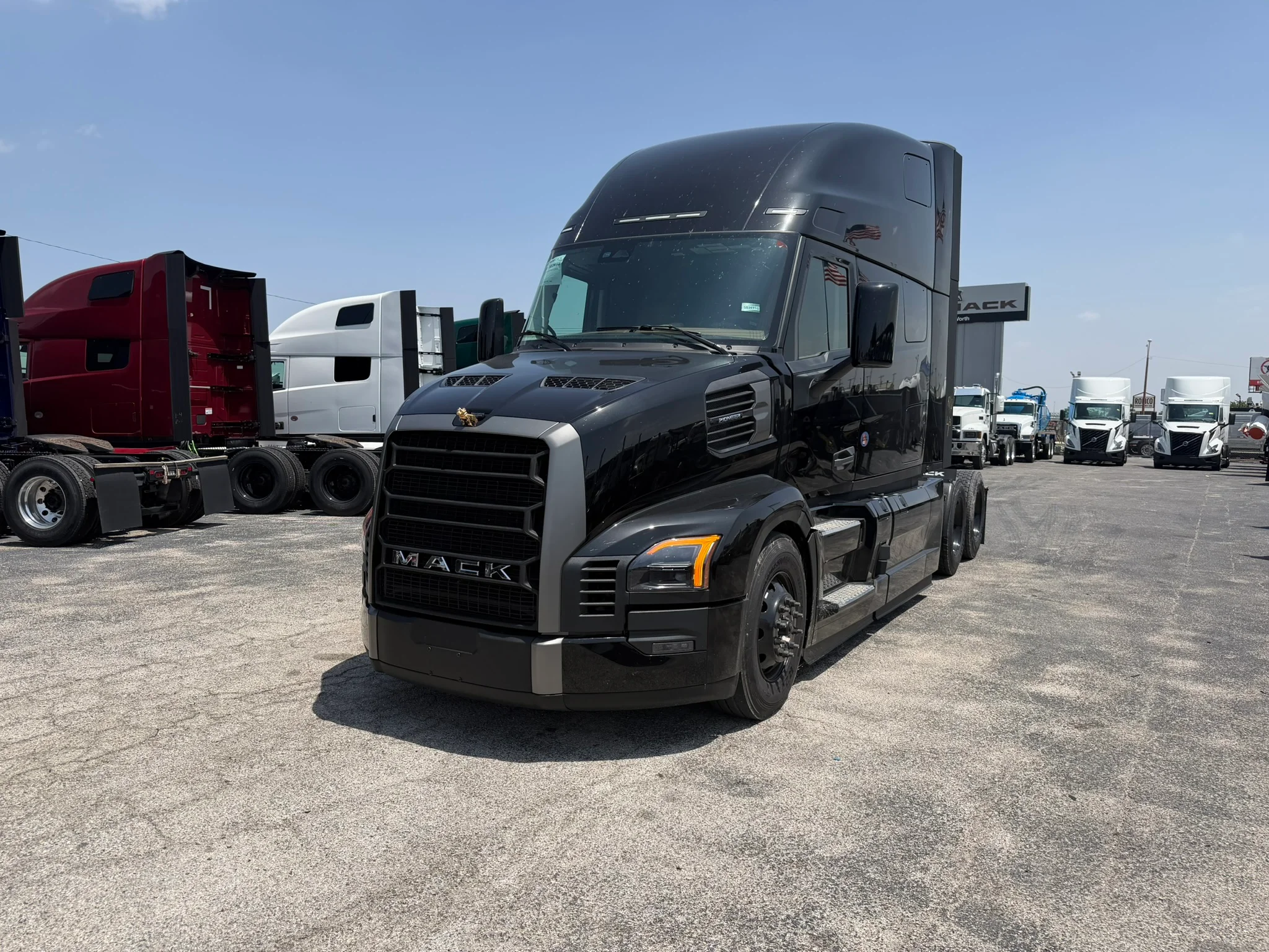 2027 Mack Pinnacle in Fort Worth, TX