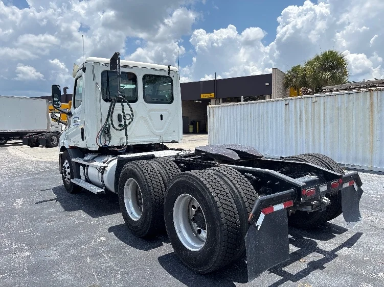 2020 Freightliner Cascadia in Orlando, FL — photo 5