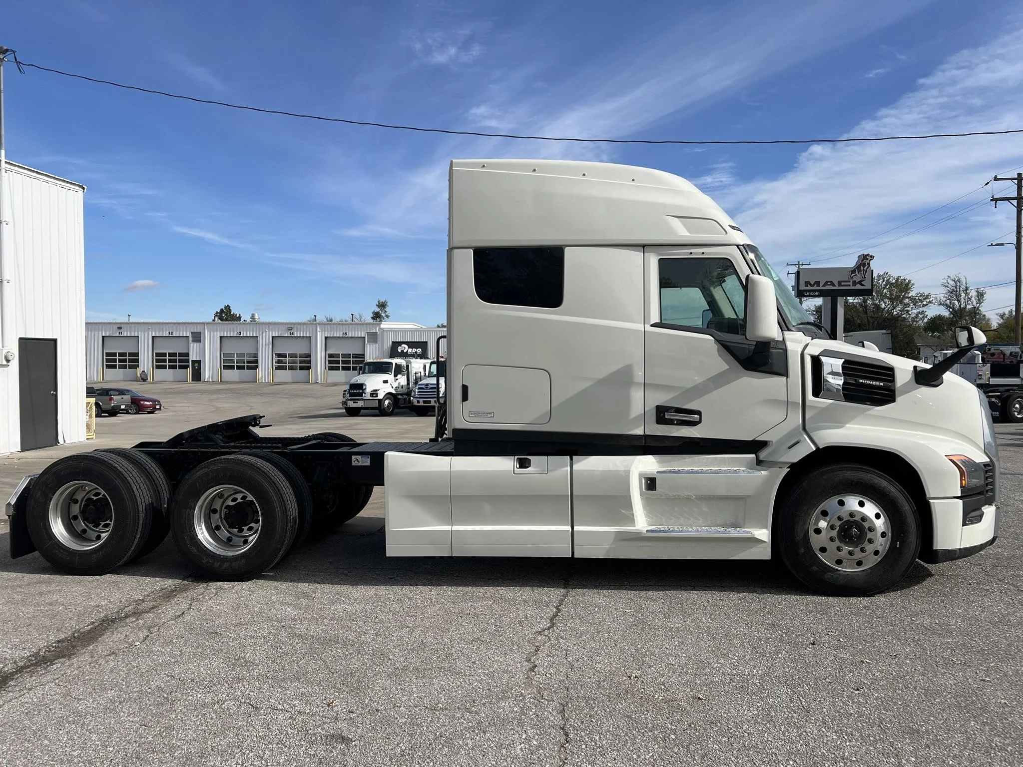 2026 Mack Pioneer — photo 6