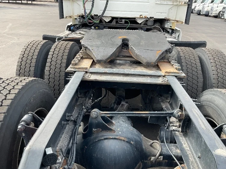 2019 Volvo VNL 300 - image 6