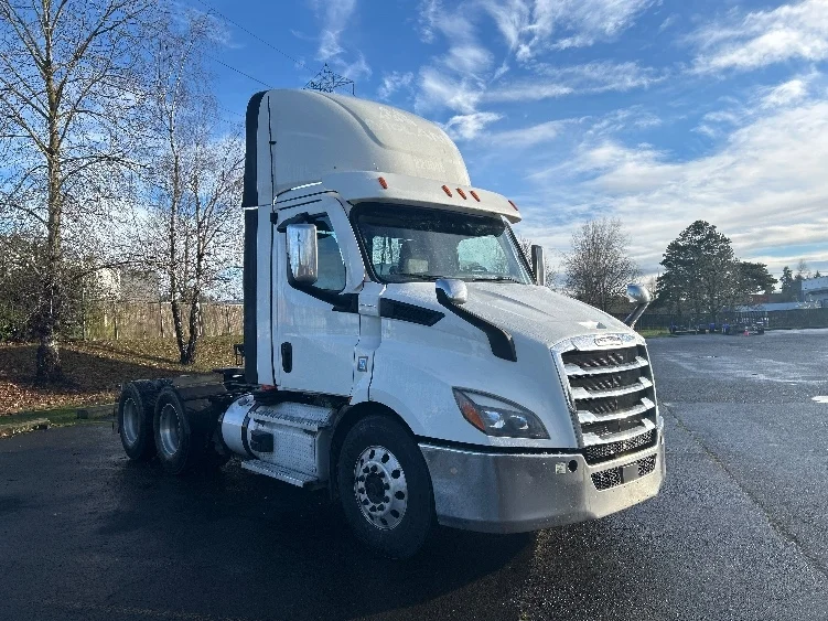 2021 Freightliner Cascadia in Clackamas, OR