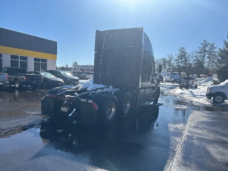 2019 Freightliner Cascadia in Londonderry, NH — photo 7