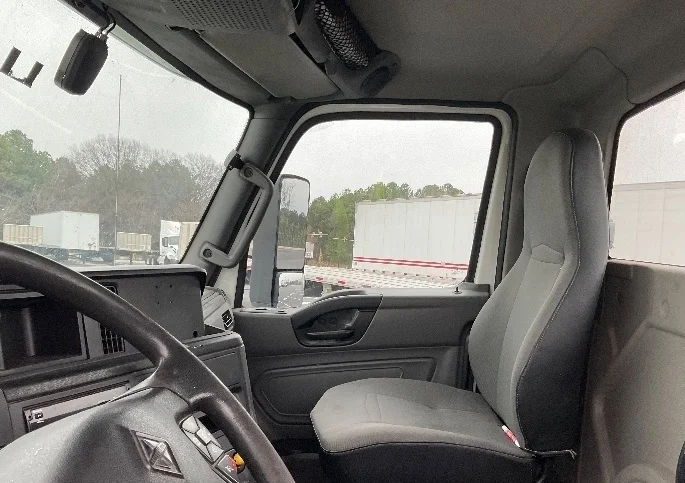 2019 International LT - image 10