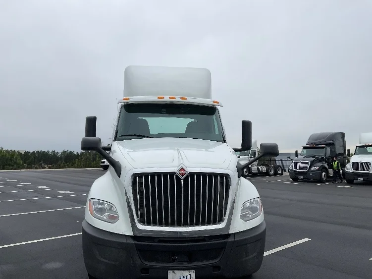 2019 International LT - image 2