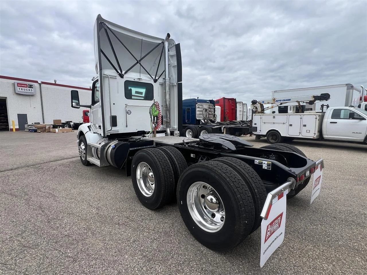 2027 Peterbilt 579 in South St. Paul, MN — photo 4