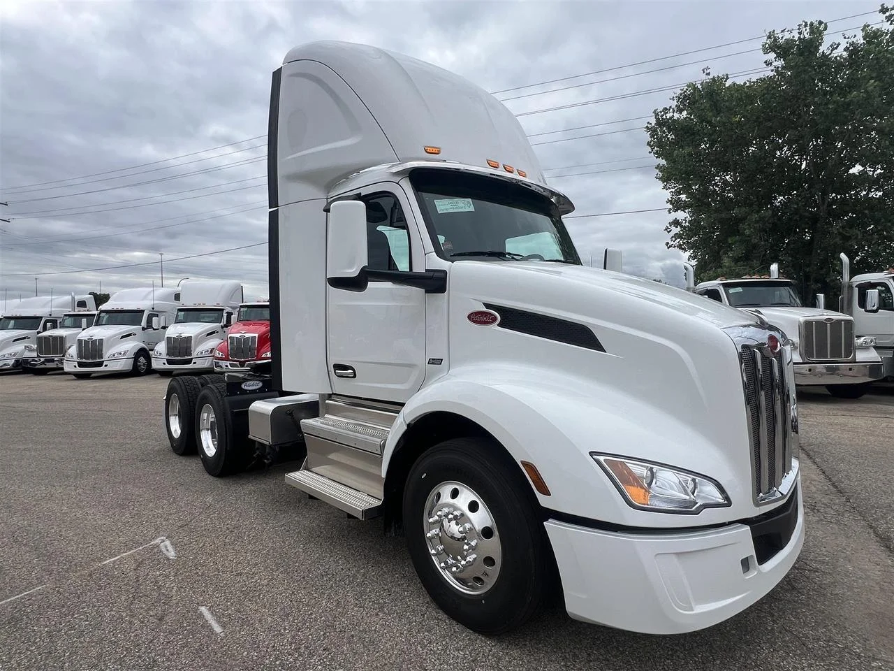 2027 Peterbilt 579