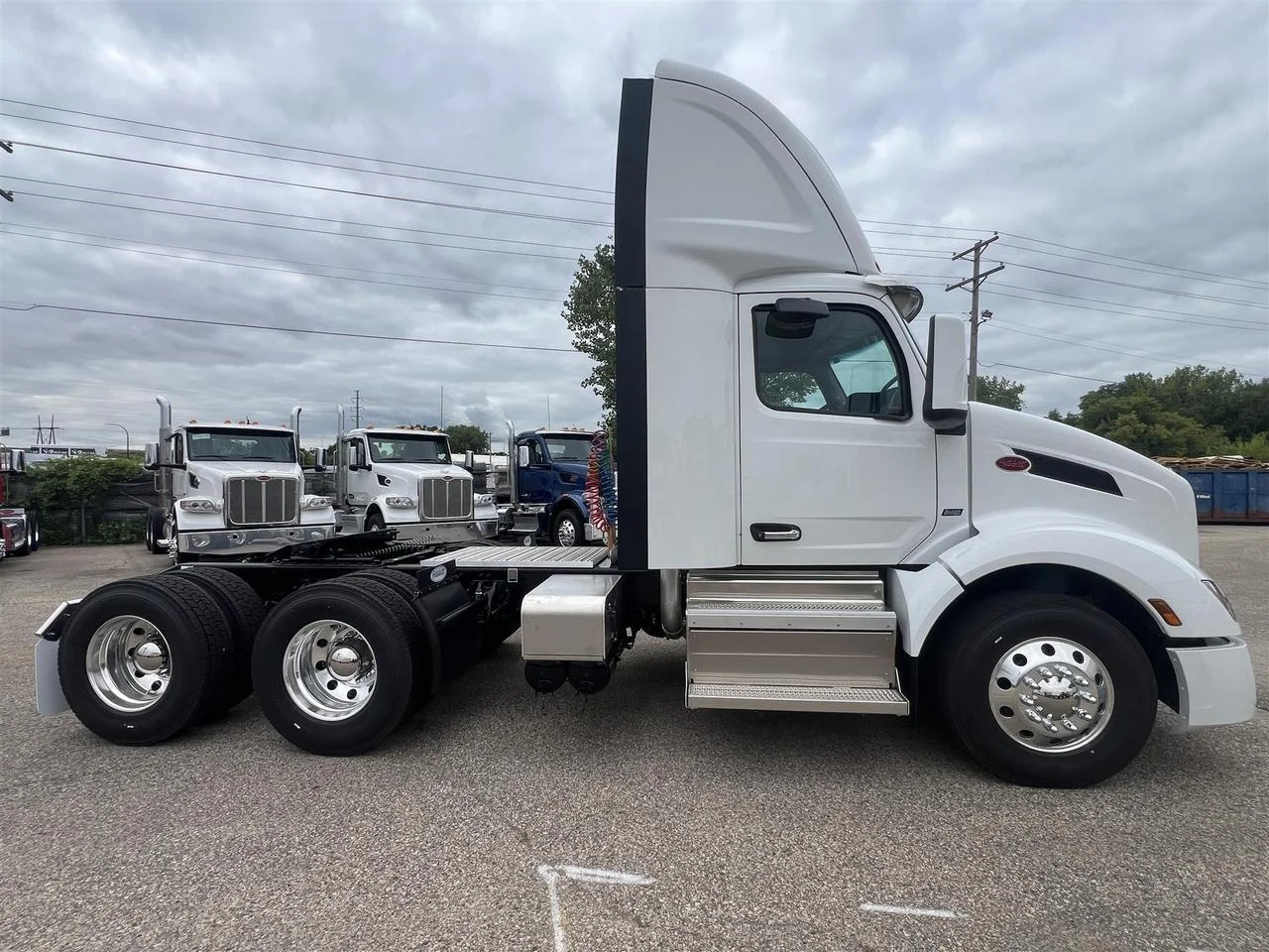 2027 Peterbilt 579 in South St. Paul, MN — photo 3