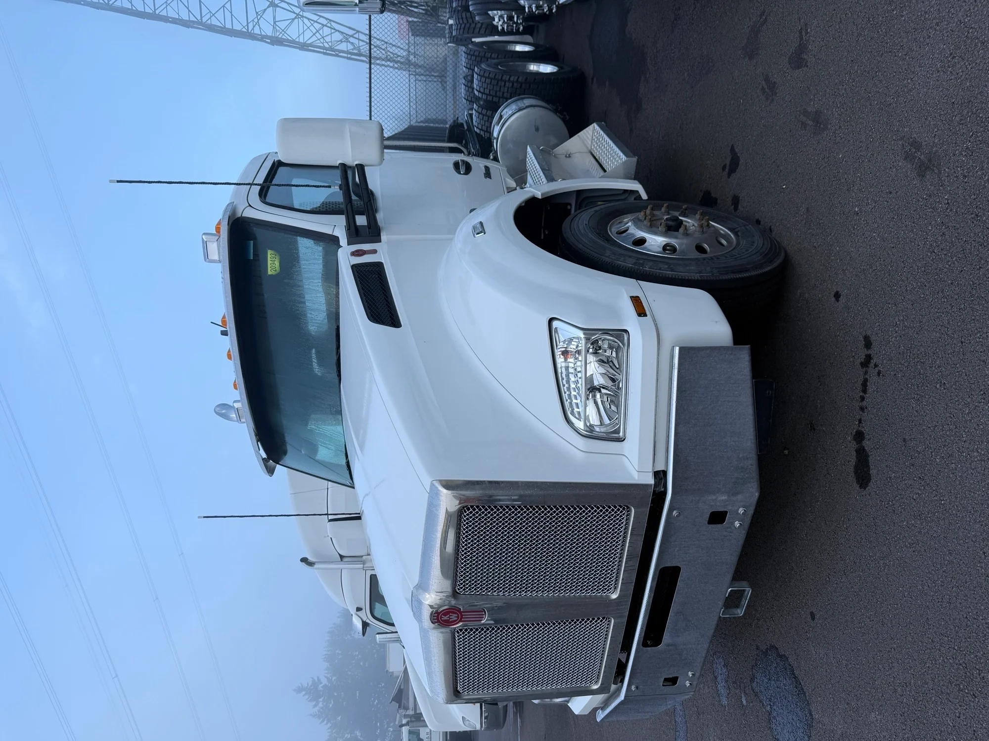 2025 Kenworth T880