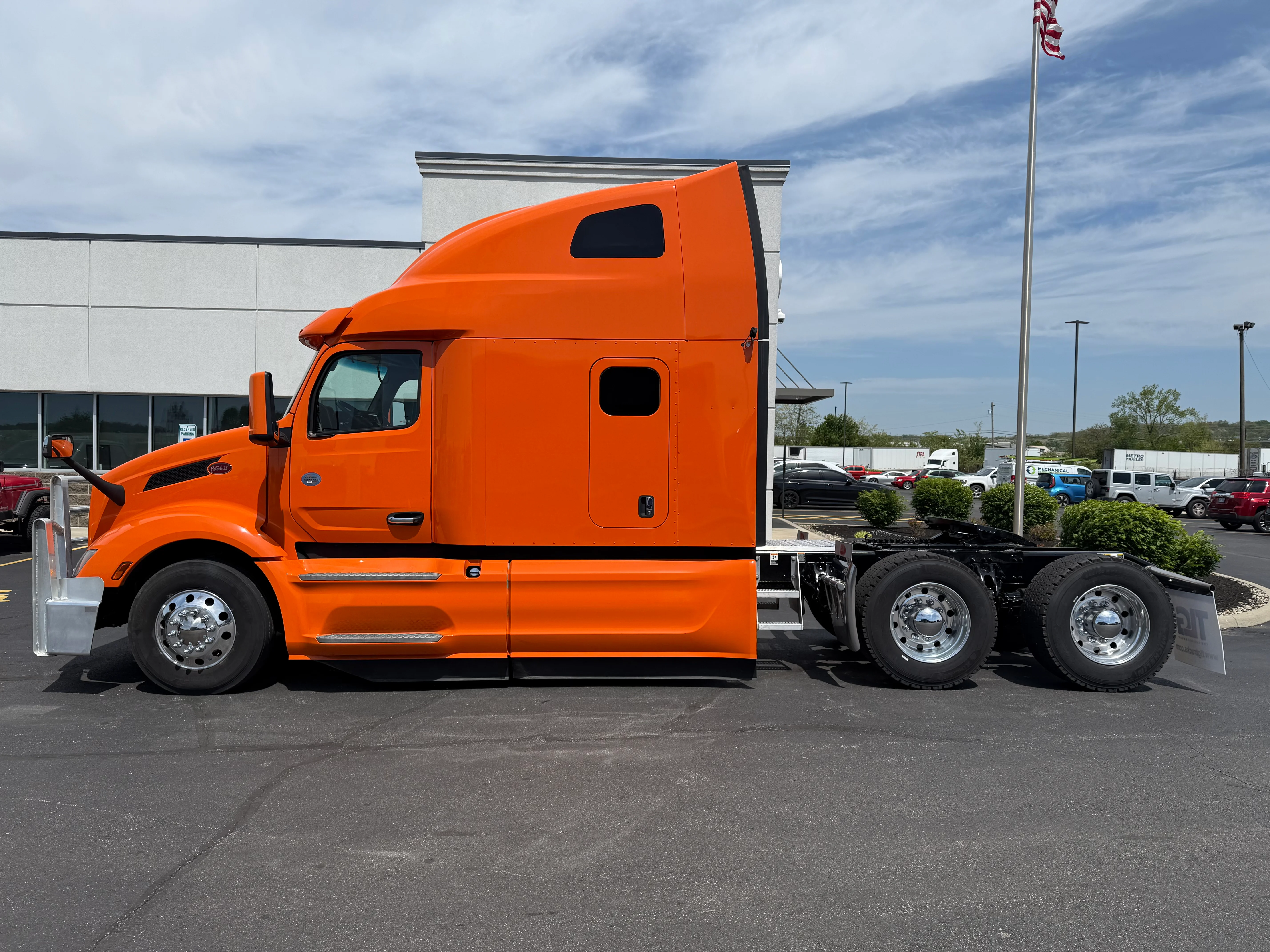 2023 Peterbilt 579 in Cincinnati, OH — photo 2
