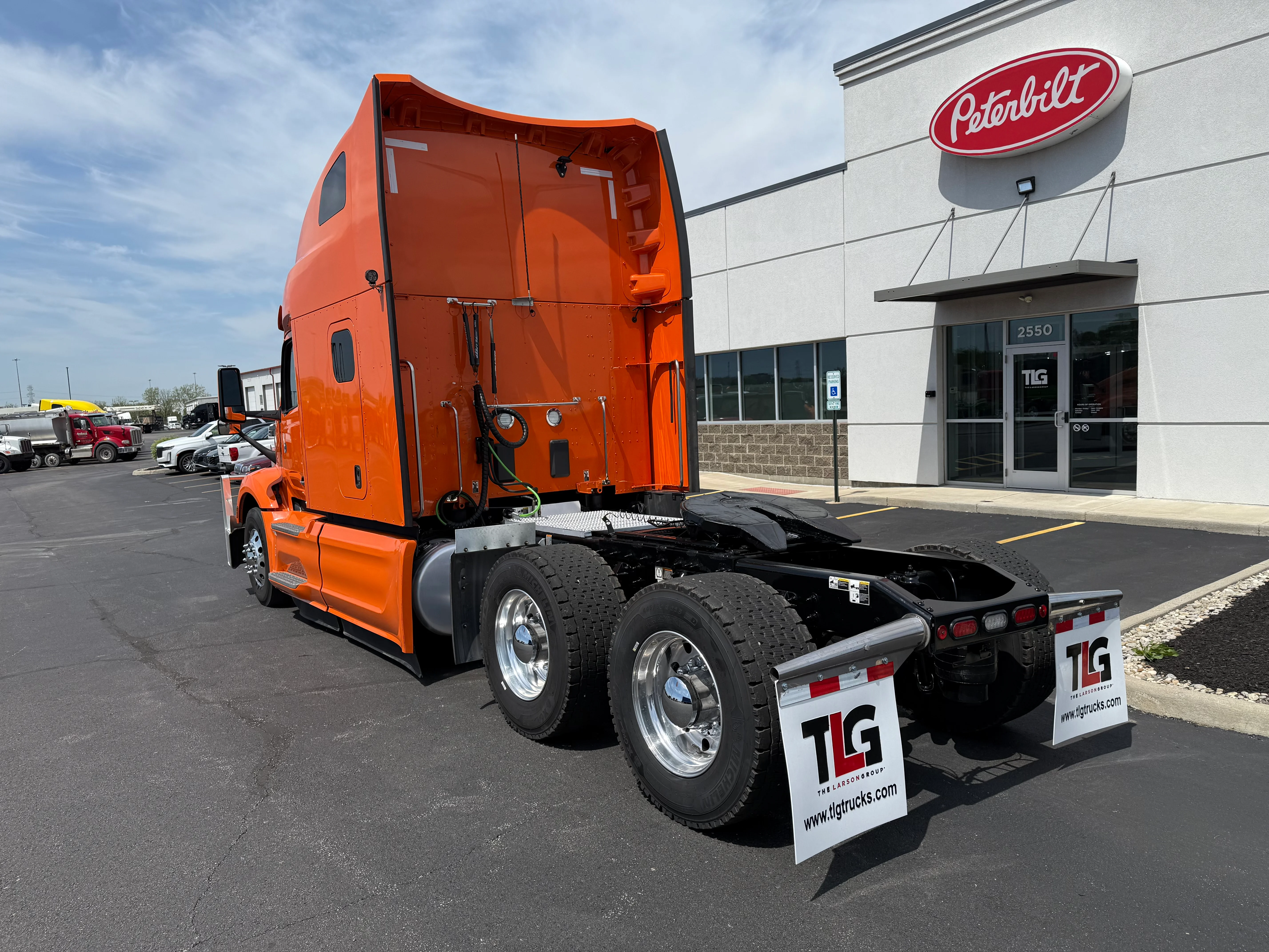 2023 Peterbilt 579 in Cincinnati, OH — photo 3