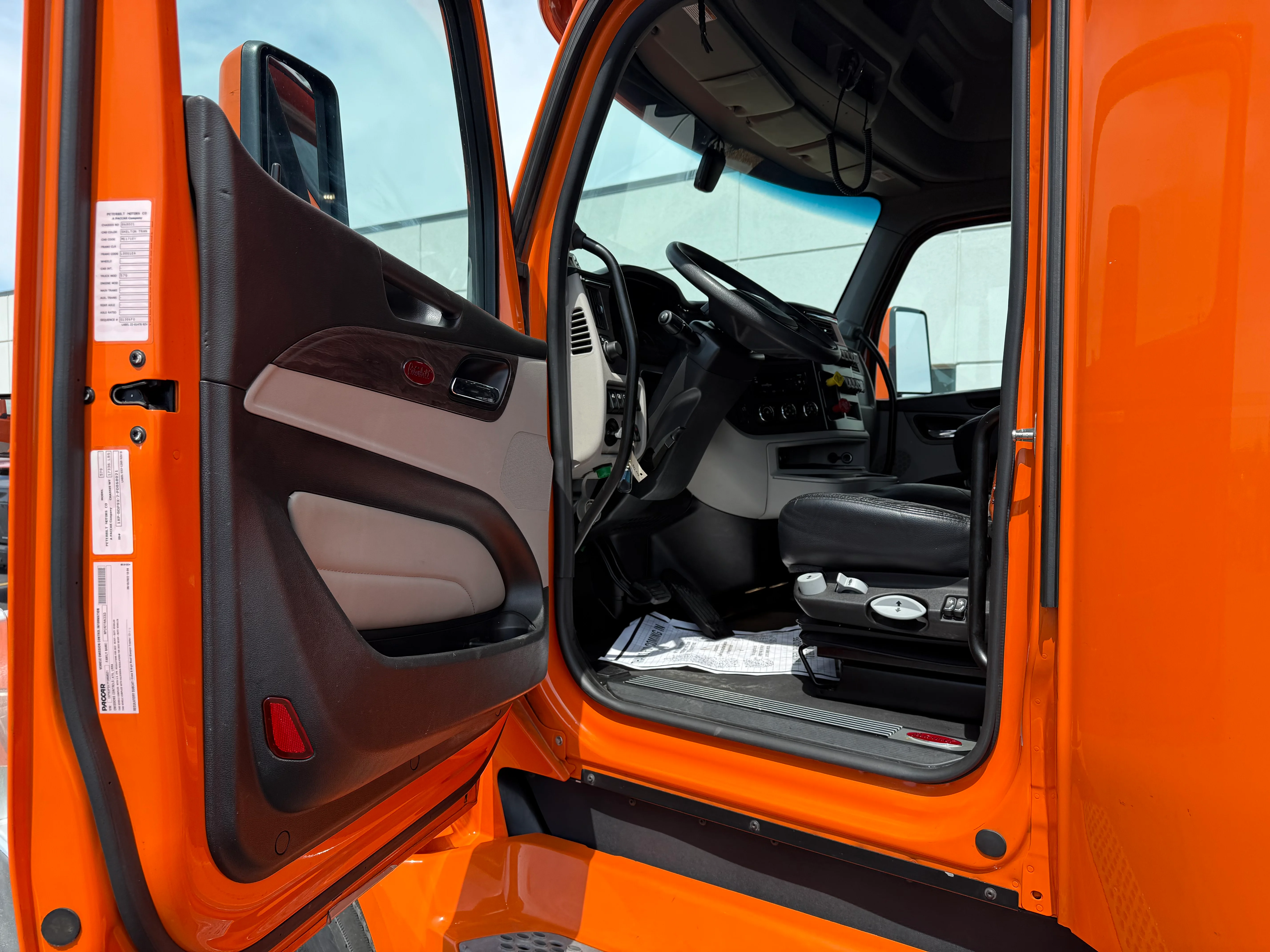 2023 Peterbilt 579 in Cincinnati, OH — photo 14