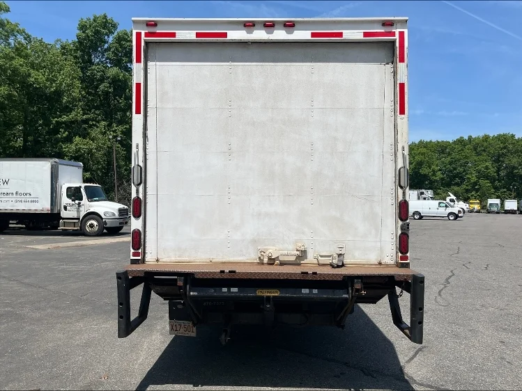 2016 Isuzu NQR in Monmouth Junction, NJ — photo 5