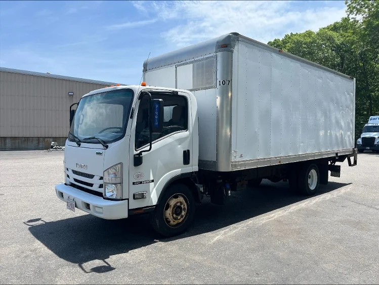 2016 Isuzu NQR in Monmouth Junction, NJ — photo 3