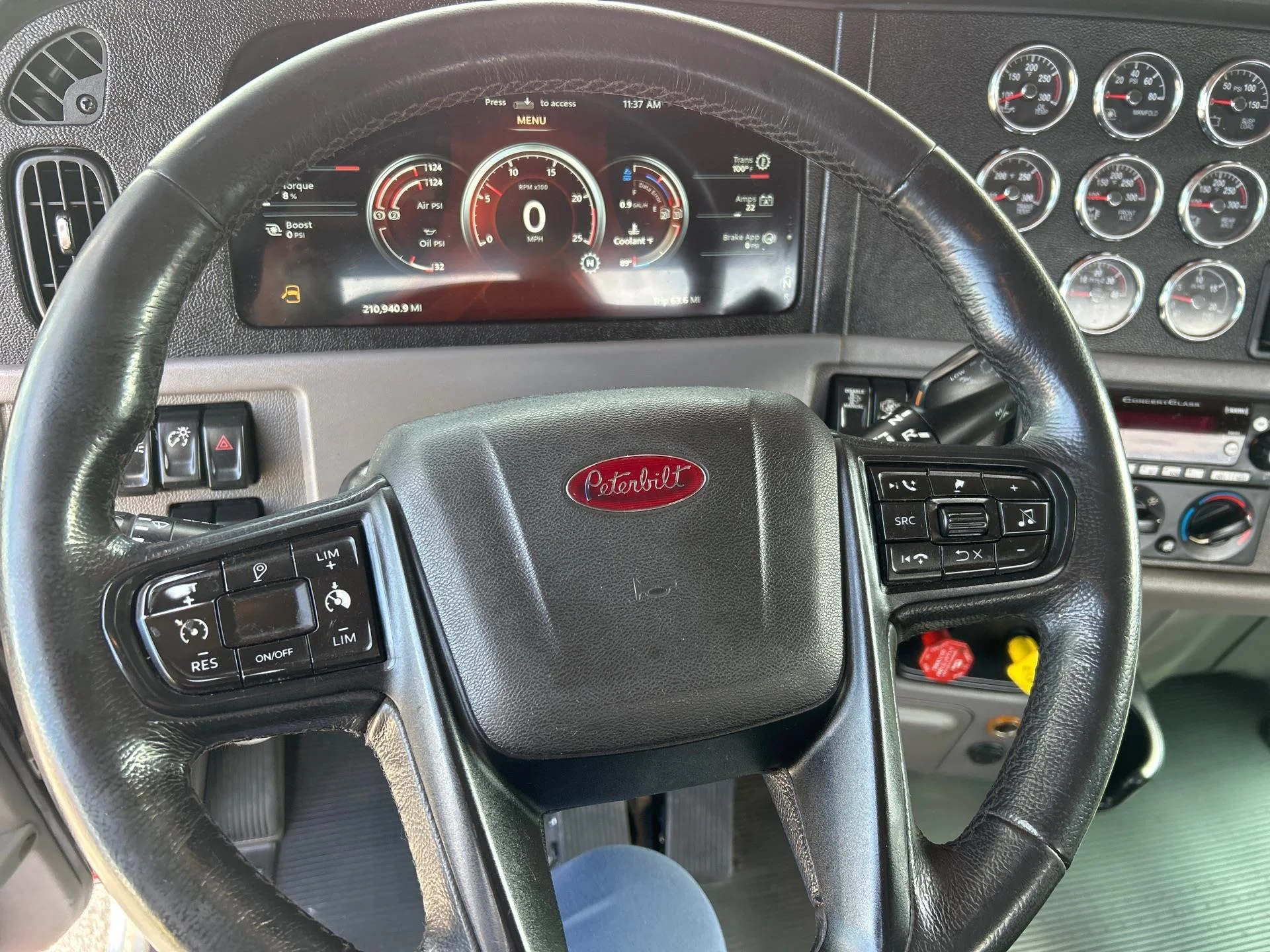 2023 Peterbilt 389 in Etna, OH — photo 14