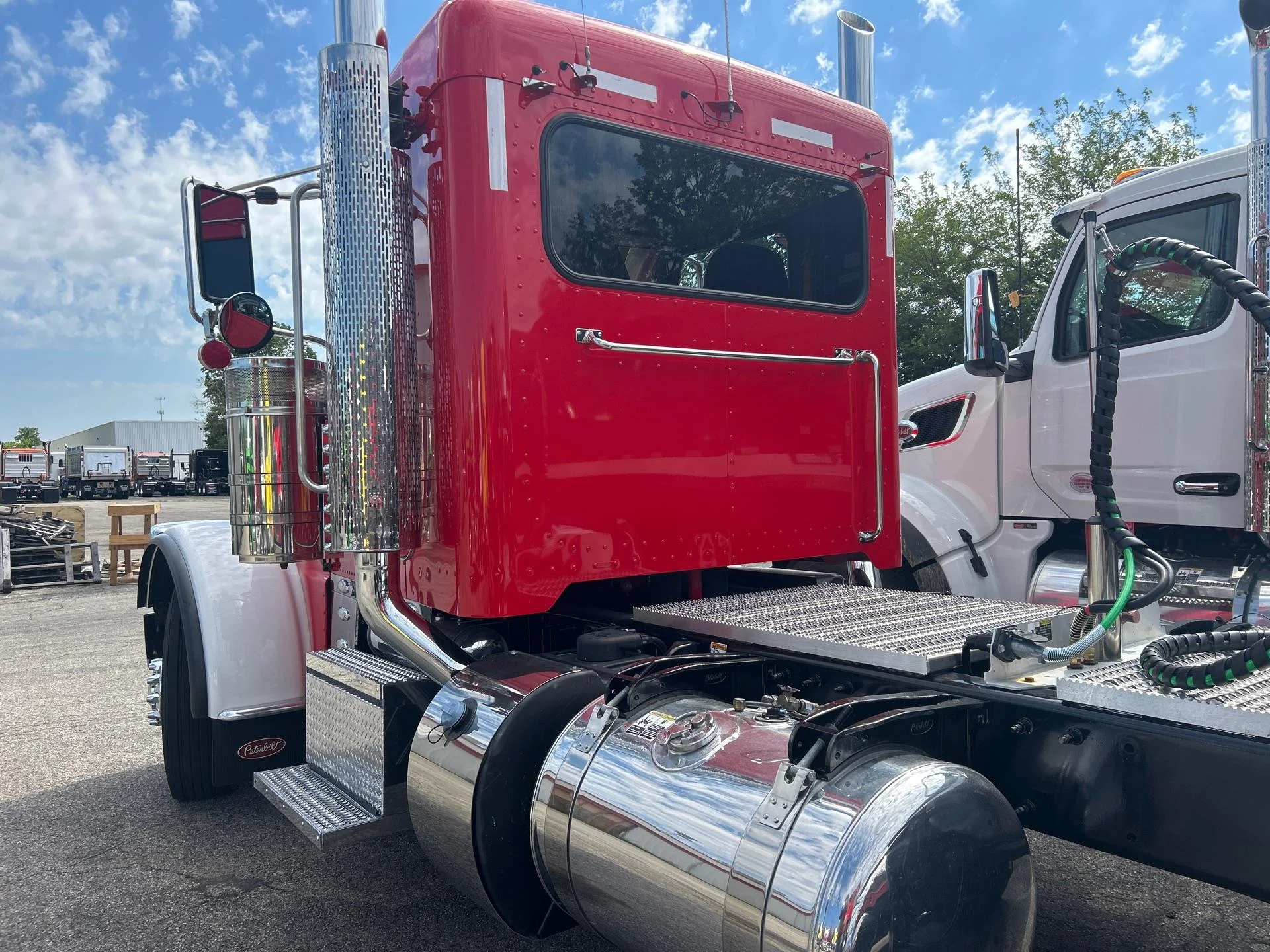 2023 Peterbilt 389 in Etna, OH — photo 4