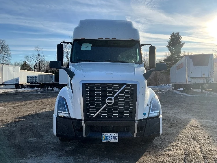 2022 Volvo VNL 760 - image 2