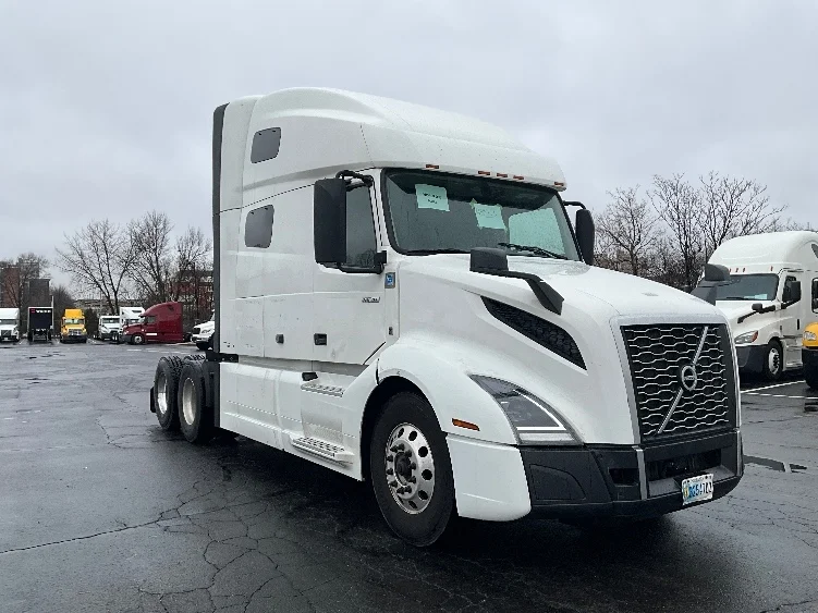2022 Volvo VNL 760 - image 3