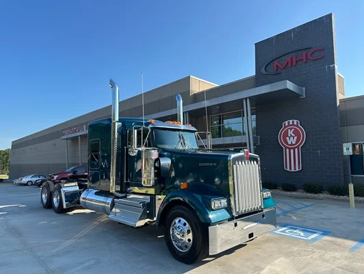 2027 Kenworth W900