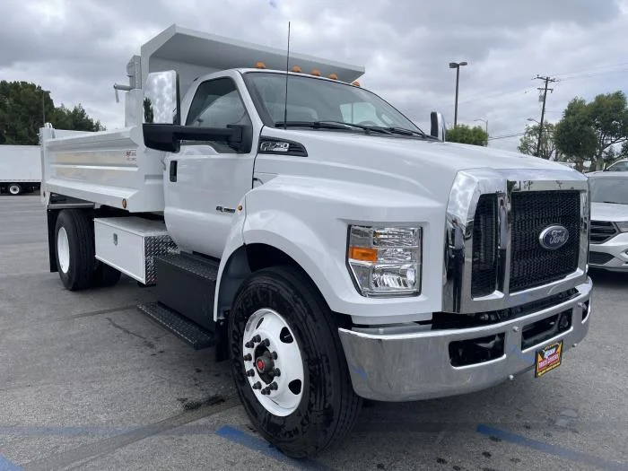 2027 Ford F-750 — photo 8