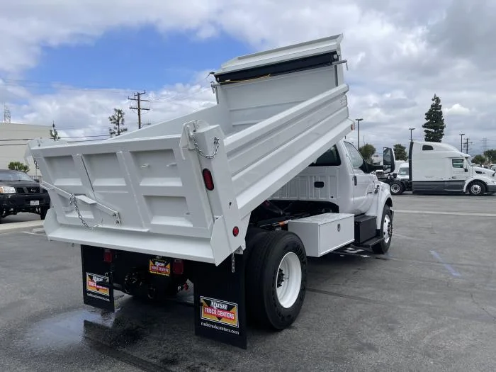 2027 Ford F-750 — photo 29