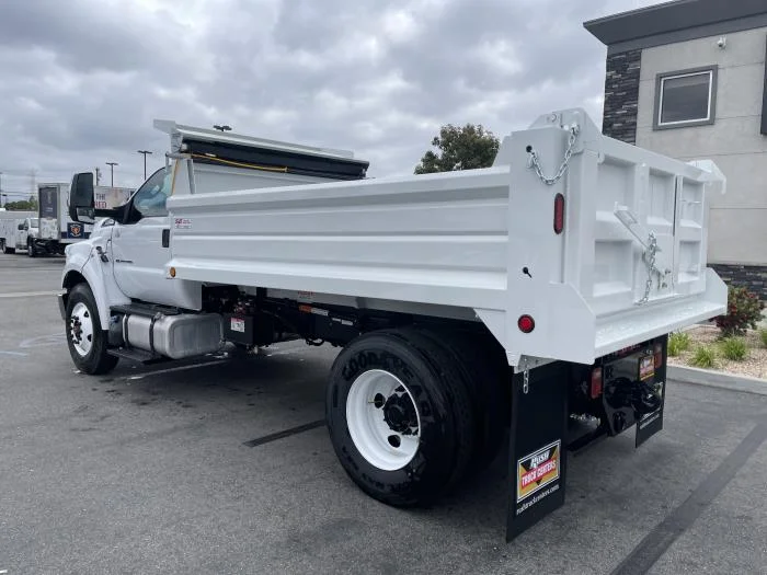 2027 Ford F-750 — photo 3