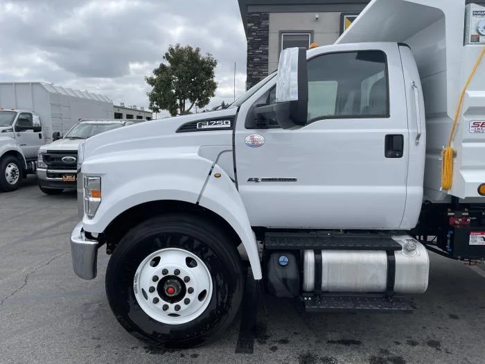 2027 Ford F-750 — photo 14