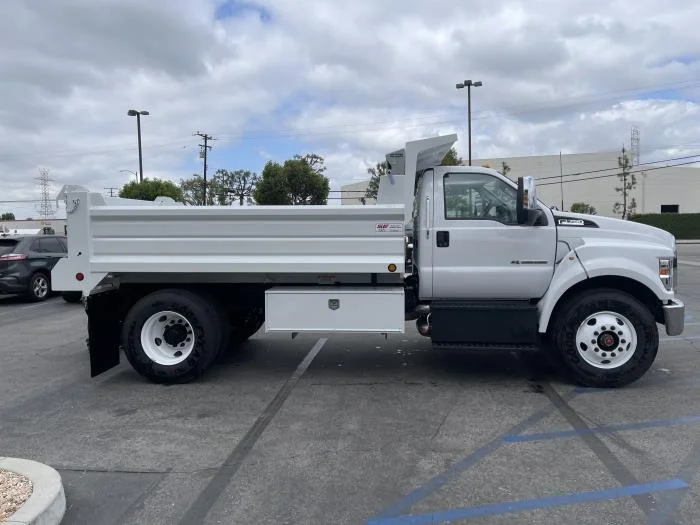 2027 Ford F-750 — photo 7