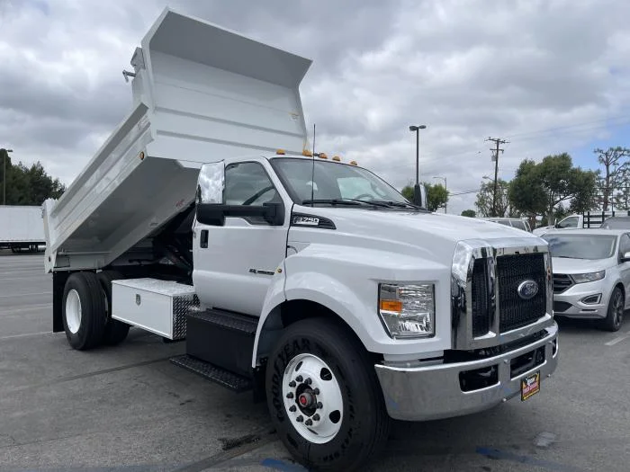 2027 Ford F-750 — photo 31