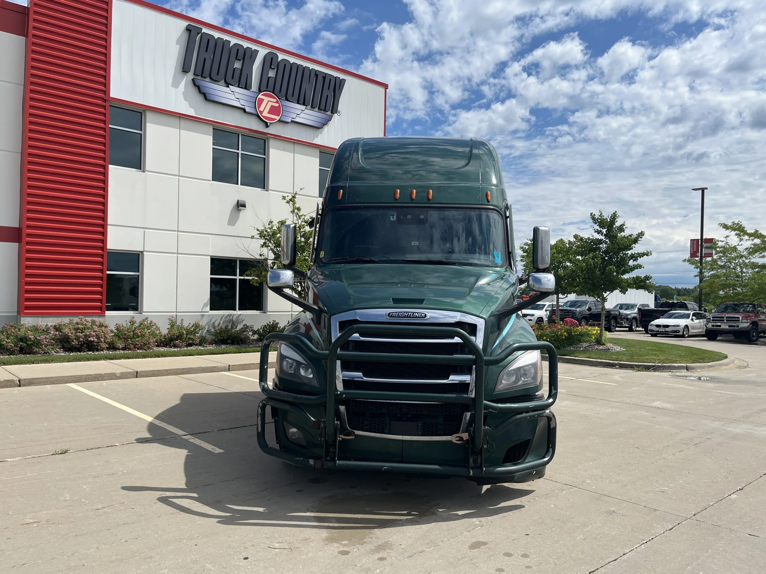 2022 Freightliner Cascadia in Milwaukee, WI — photo 2