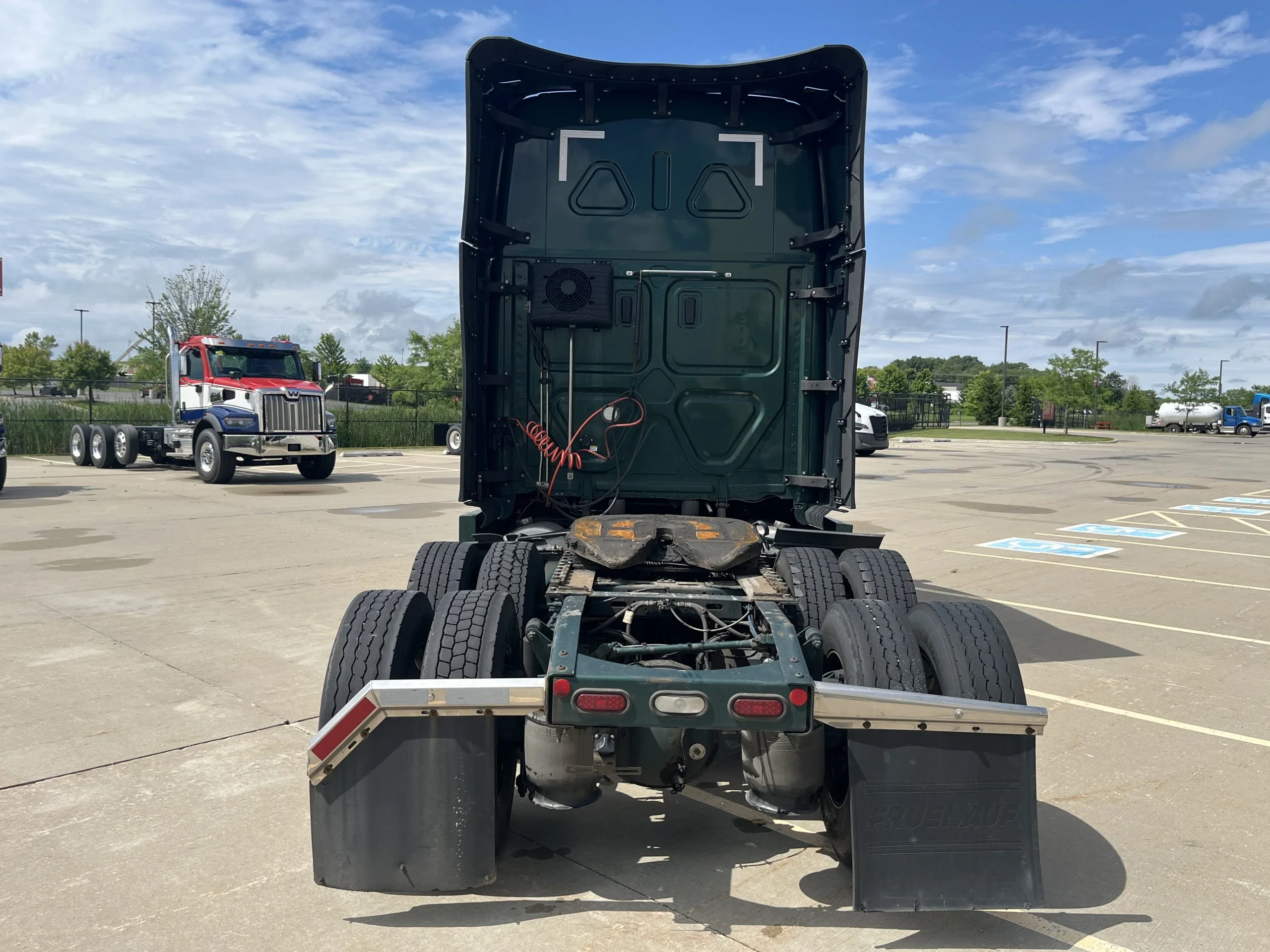 2022 Freightliner Cascadia in Milwaukee, WI — photo 4