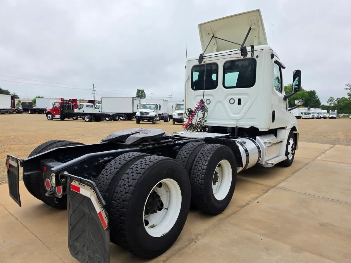 2020 Freightliner Cascadia in Greensboro, NC — photo 4