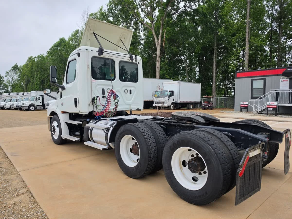2020 Freightliner Cascadia in Greensboro, NC — photo 6