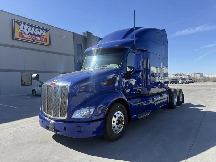2022 Peterbilt 579 in Pontoon Beach, IL — photo 2